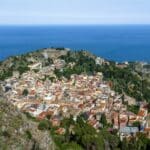 Scoprire l’arte e la storia di Taormina: tour guidati e panorami mozzafiato
